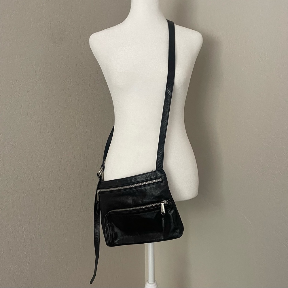 HOBO Black Leather Bag with Floral Interior silver hardware inner cardholders